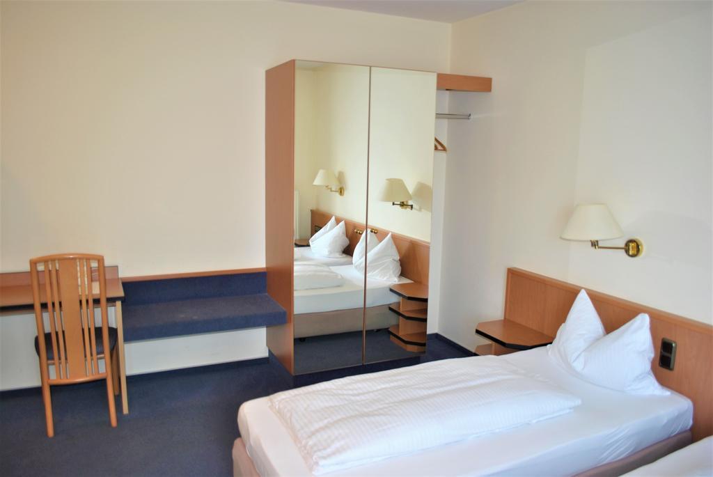 Hotel Garni Am Schaefersberg Niedernhausen Pokoj fotografie