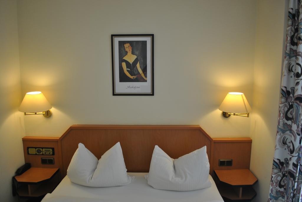 Hotel Garni Am Schaefersberg Niedernhausen Pokoj fotografie