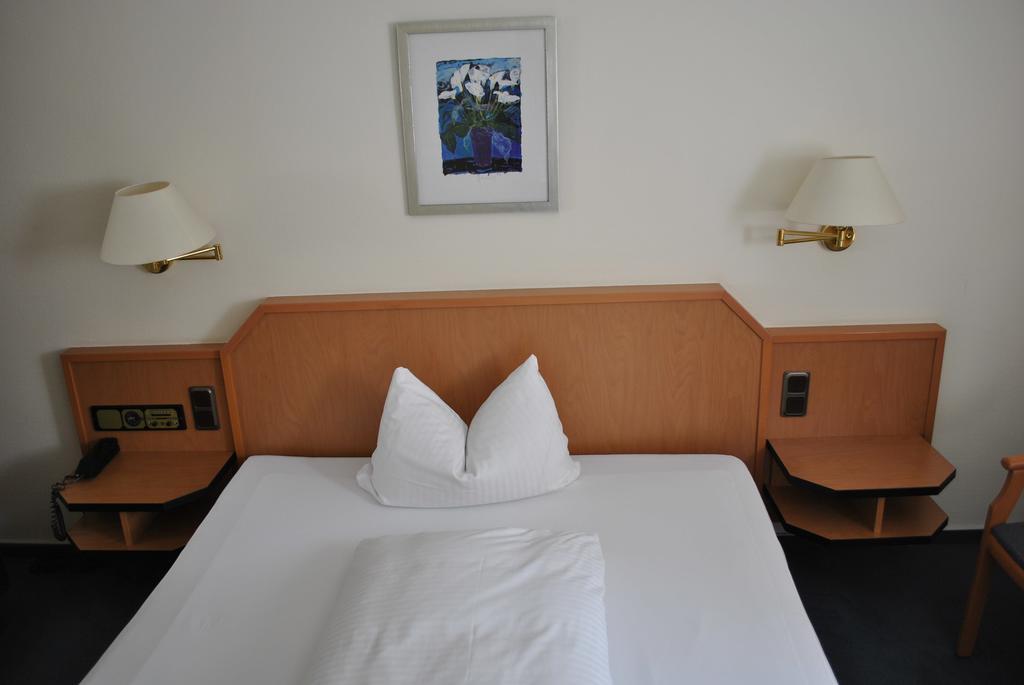 Hotel Garni Am Schaefersberg Niedernhausen Pokoj fotografie