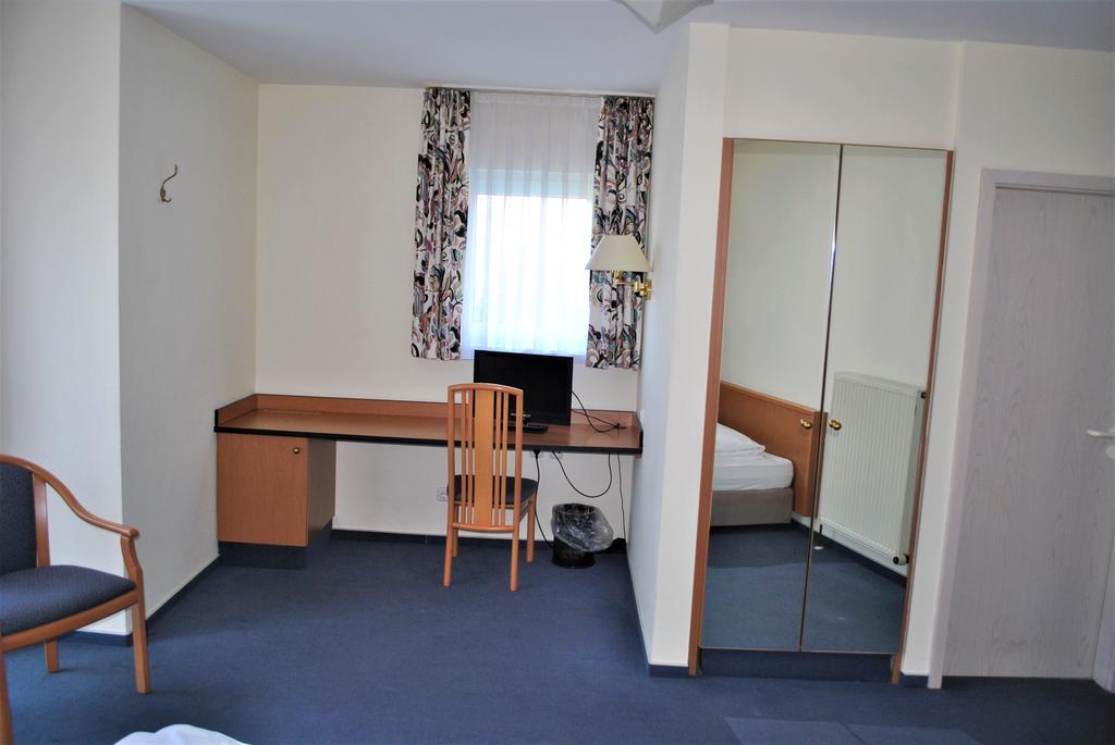 Hotel Garni Am Schaefersberg Niedernhausen Pokoj fotografie
